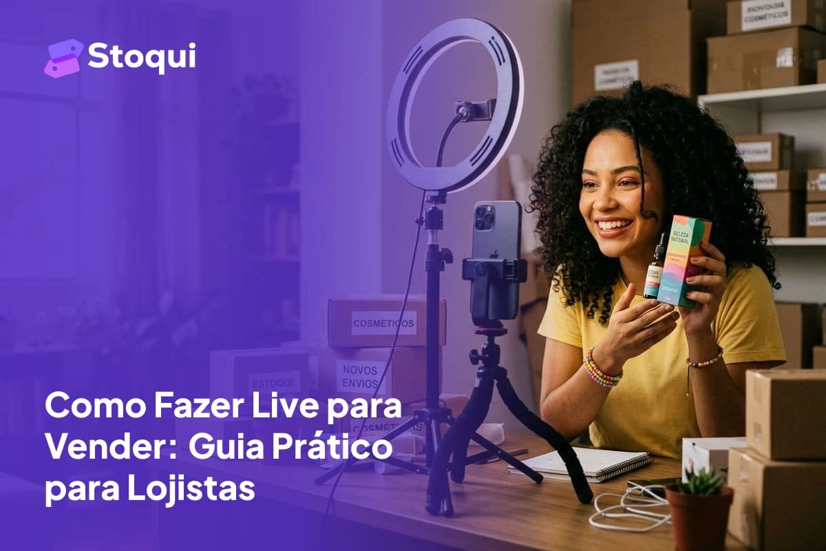 Lojista brasileira fazendo live de vendas com celular no tripé e ring light apresentando produto