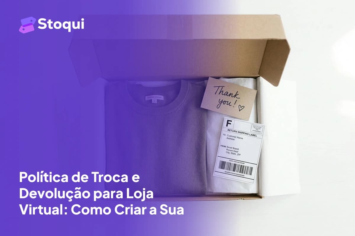 Caixa de envio aberta com etiqueta de devolução e produto embalado para troca em loja virtual