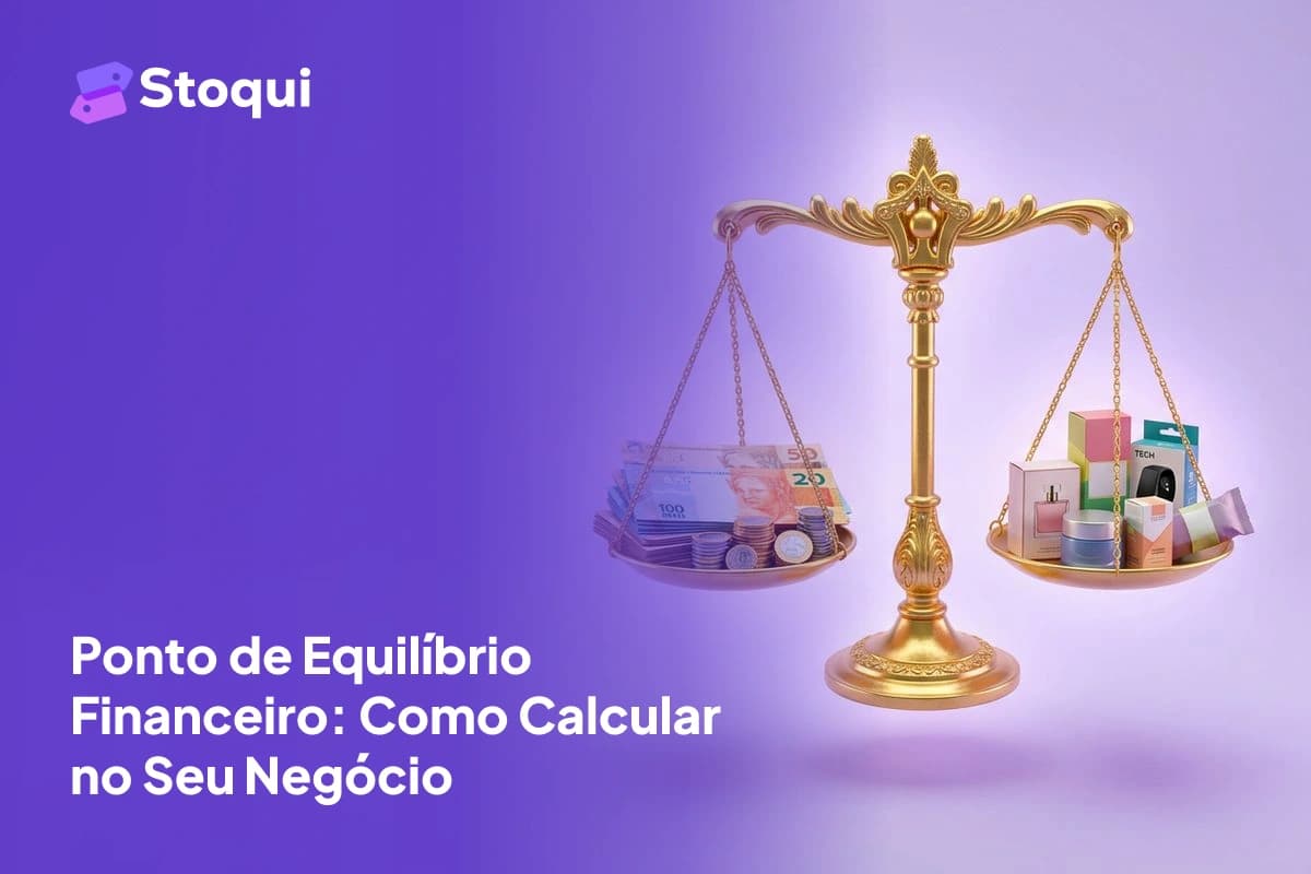 Balança dourada equilibrando moedas de real e caixas de produtos representando o ponto de equilíbrio financeiro