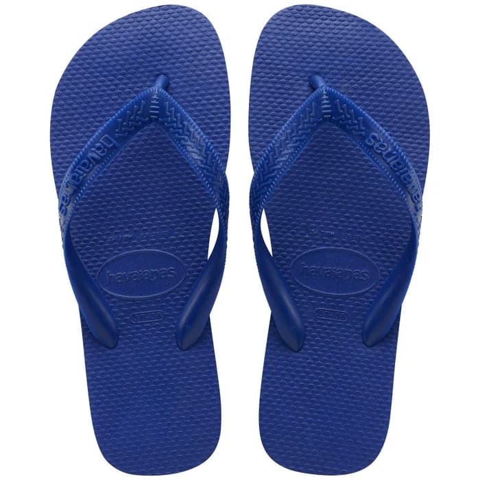 Chinelo Azul marinho na loja, exemplo de variação de cor no Stoqui