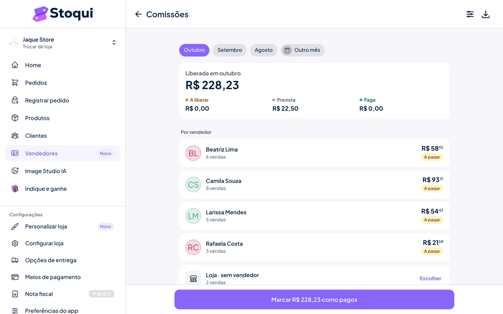 Tela Comissões do Stoqui no computador com o valor liberado em outubro, a comissão de cada vendedor e o botão Marcar como pagos